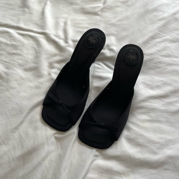 Zara Black Kitten Heel - Picture 2 of 7